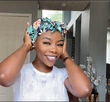 Load image into Gallery viewer, Green Fashionable Reusable Shower Cap/Bonnet